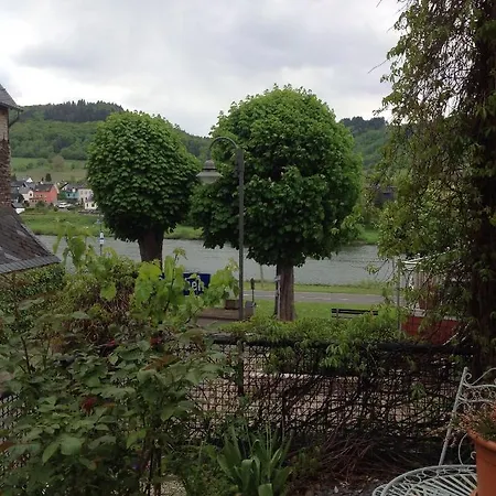 Count Von Hatzfeld Mit Moselblick Holiday home Kinheim